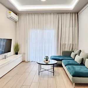 Center With A Modern Breeze Διαμέρισμα